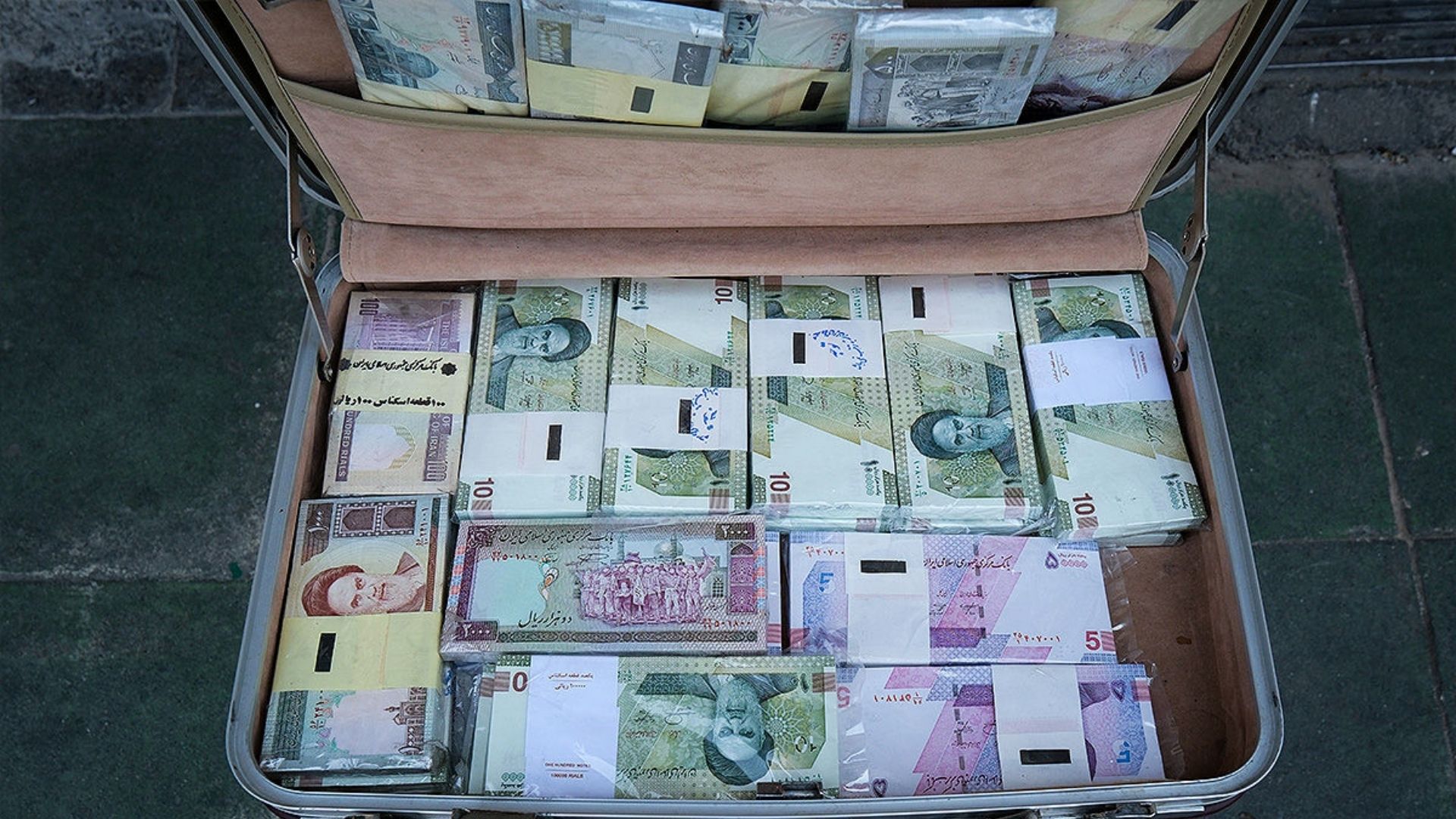 واریز فوق‌العاده ویژه معلمان و فرهنگیان؛ شرایط پرداخت اعلام شد