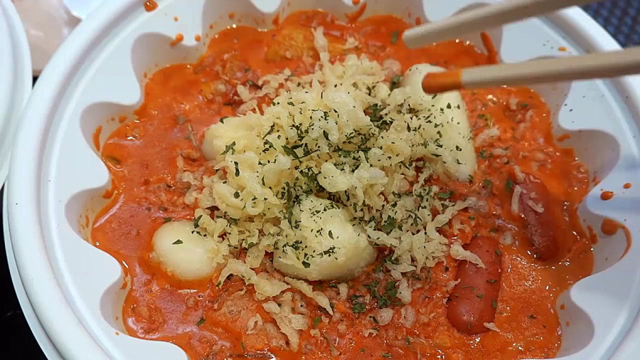 کیک برنج تند خانگی (Tteokbokki)  غذای خیابانی کره ای