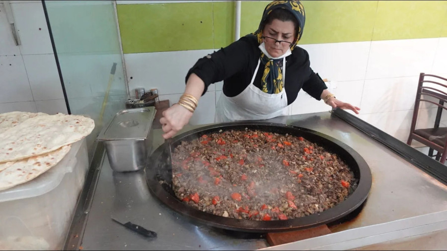 غذای خیابانی در ایران؛ پخت جغور بغور در تبریز