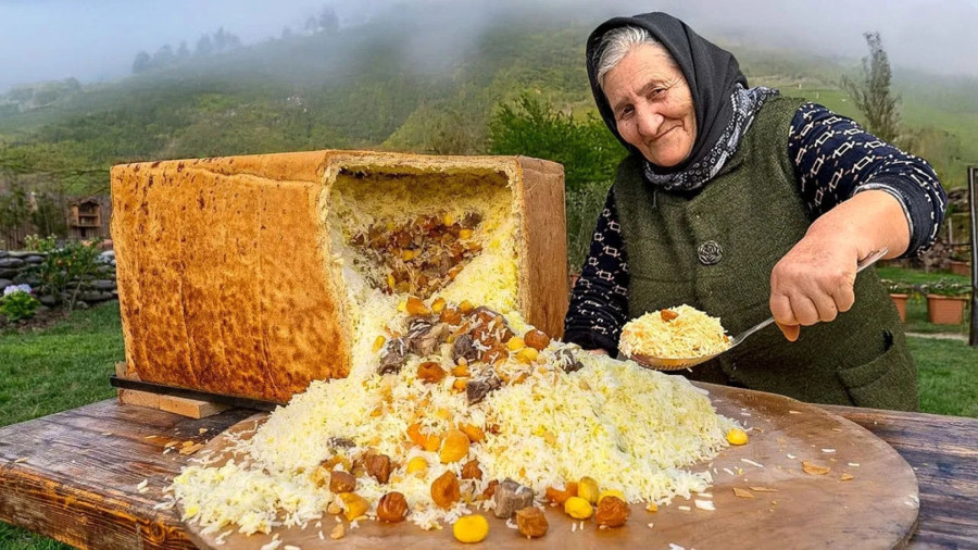 طرز پخت شاه پلو توسط بانوی مسن روستایی آذربایجانی