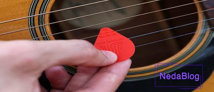 نحوه گرفتن پیک گیتار در دست