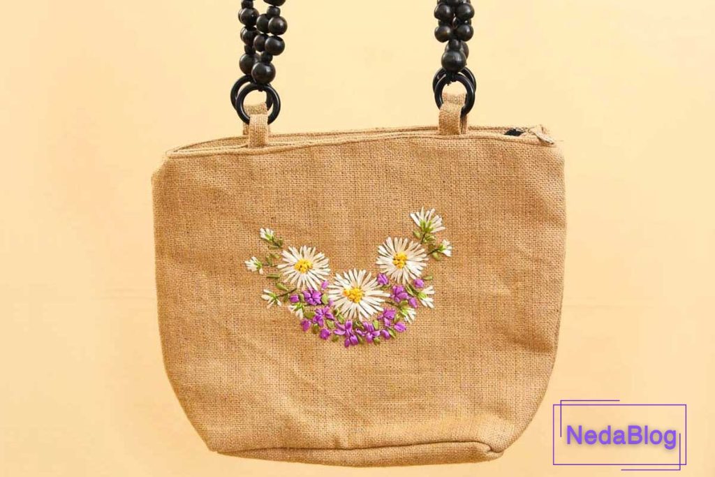 طرح گلدوزی روی کیف پارچه‌ای