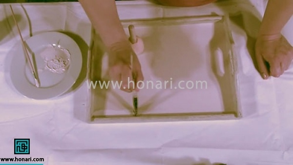 آموزش دکوپاژ روی سینی چوبی