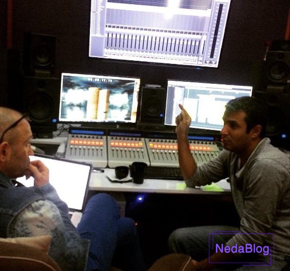 آریا عظیمی نژاد در حال ضبط آهنگ