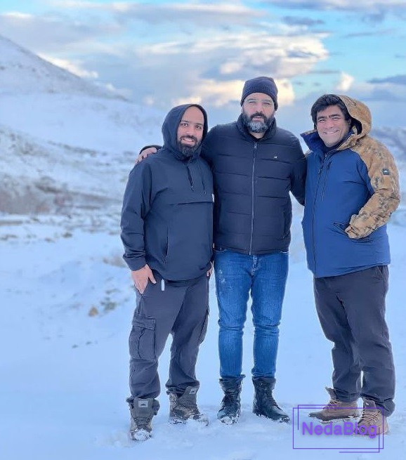 احسان علیخانی در کنار دوستانش