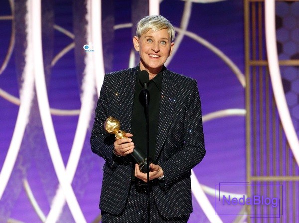 الن دی جنرس در حال گرفتن جایزه