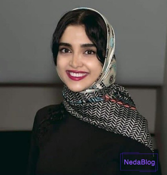 الهه حصاری در حال خندیدن