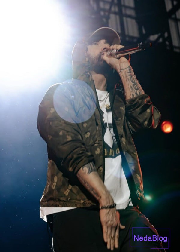 امینم در حال اجرای کنسرت