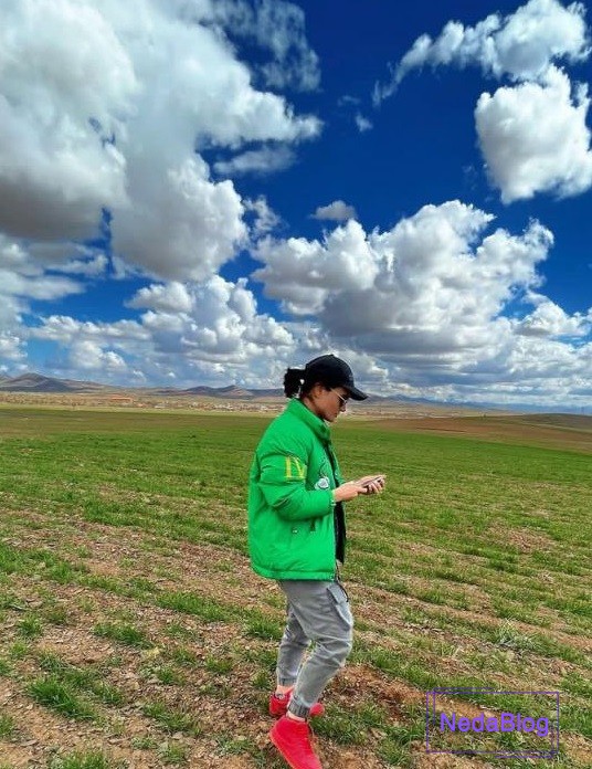 تینا آخوندتبار در طبیعت