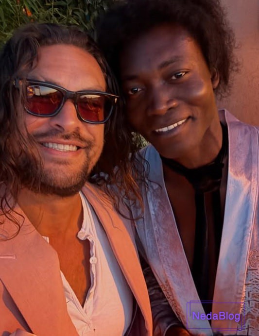 جیسون موموآ در کنار دوستش