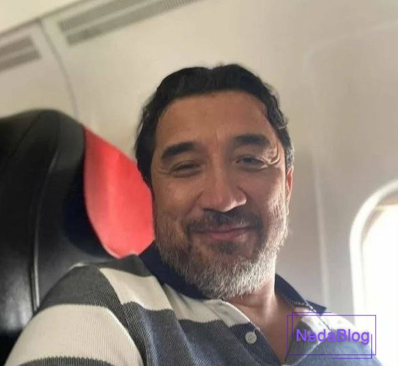 خداداد عزیزی در هواپیما