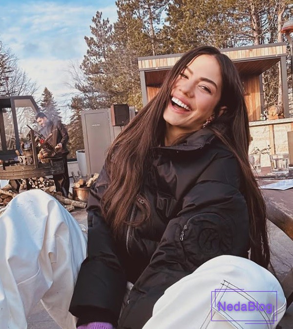 دمت ازدمیر در حال خندیدن