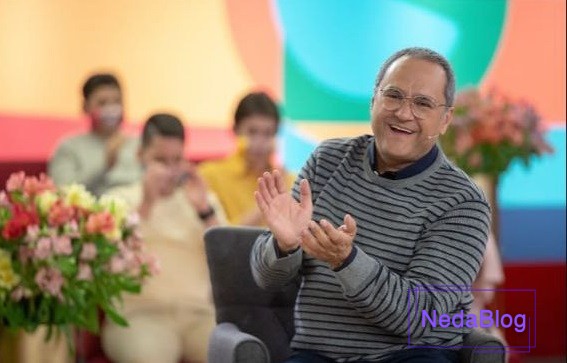 رامبد جوان در حال خندیدن