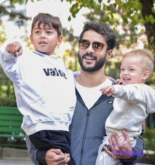 ساعد سهیلی در کنار پسرانش