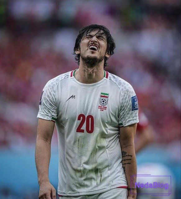 سردار آزمون در بازی فوتبال