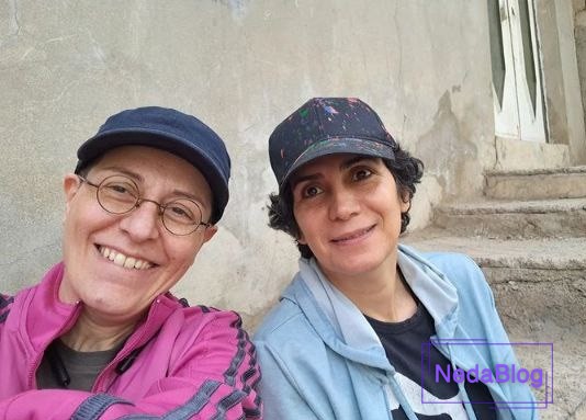 سوسن پرور در کنار دوستش