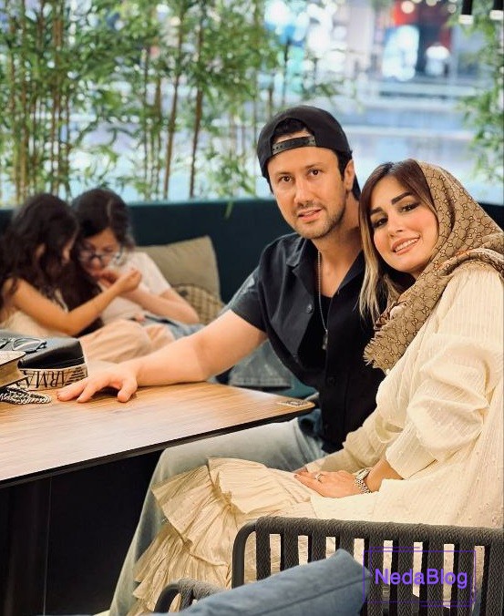 شاهرخ استخری در کنار خانواده اش