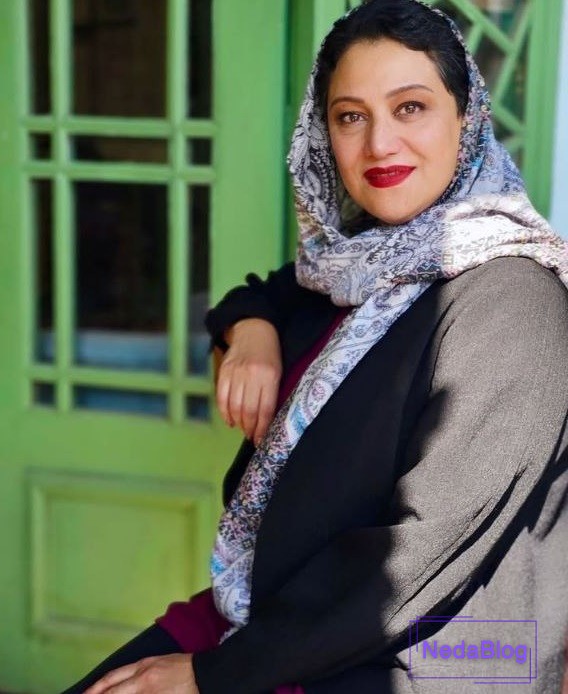 شبنم مقدمی در حال خندیدن