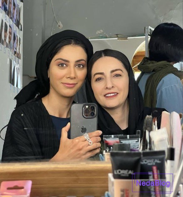 شقایق دهقان در کنار دوستش