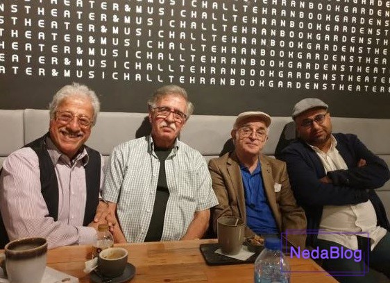 علیرضا خمسه در کنار دوستانش