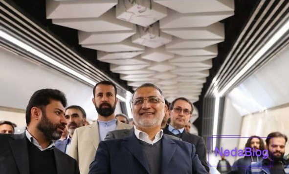 علیرضا زاکانی در حال خندیدن