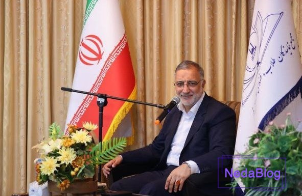 علیرضا زاکانی در حال مصاحبه