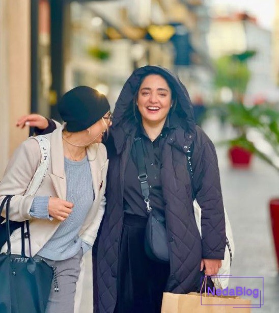 فریبا نادری در کنار نرگس محمدی