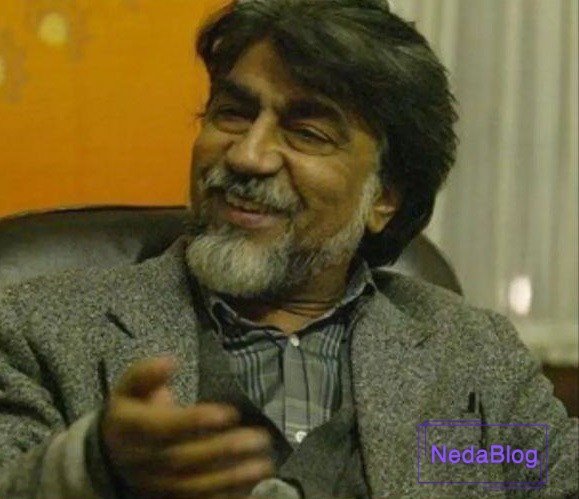 قیصر امین پور در حال خندیدن