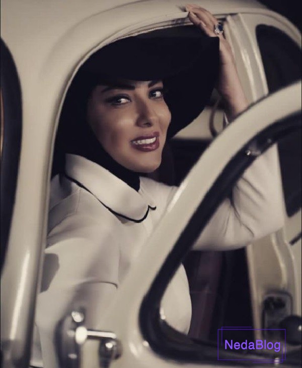 لیلا اوتادی در حال خندیدن