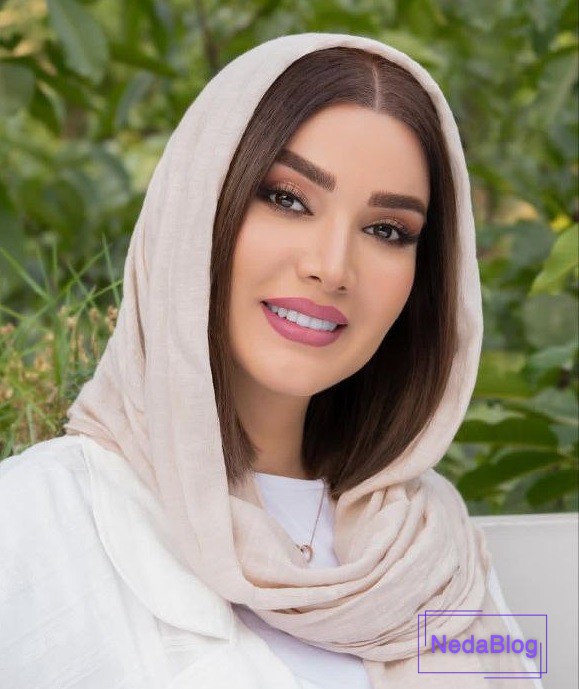 متین ستوده در حال خندیدن