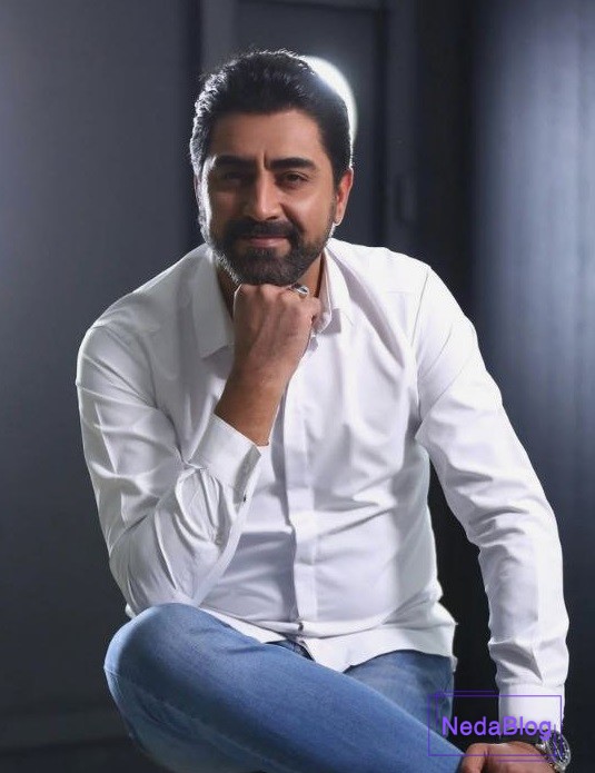 محمدرضا علیمردانی در حال خندیدن