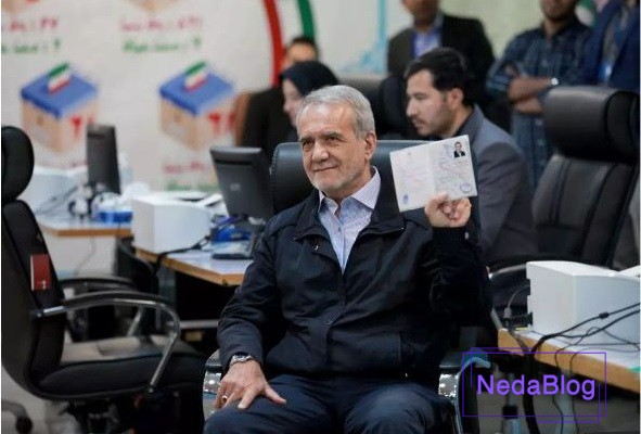 مسعود پزشکیان هنگام ثبت نام در انتخابات