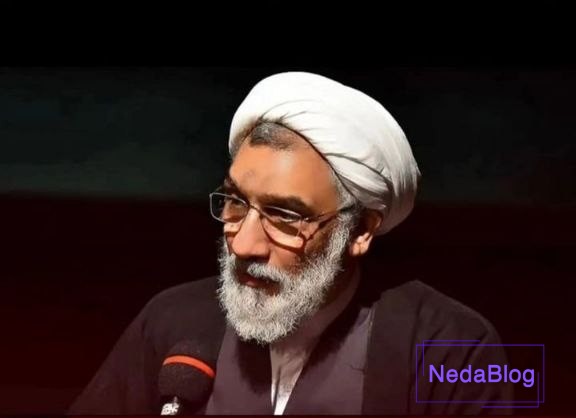 مصطفی پور محمدی در حال مصاحبه