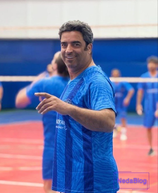 منوچهر هادی در حال ورزش کردن