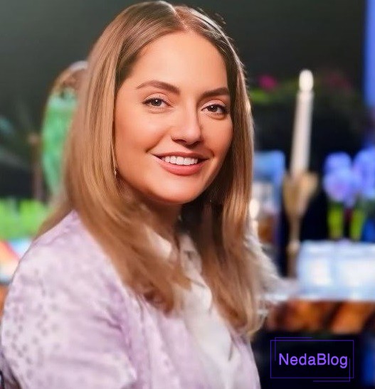 مهناز افشار در حال خندیدن