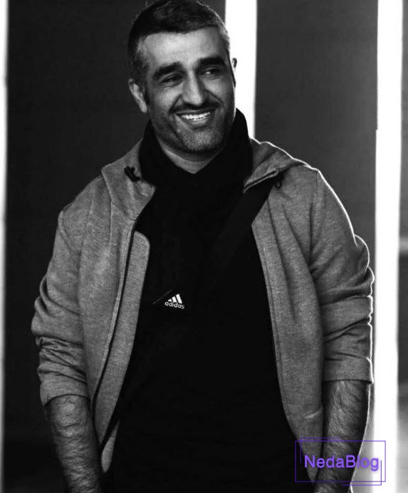 پژمان جمشیدی در حال خندیدن