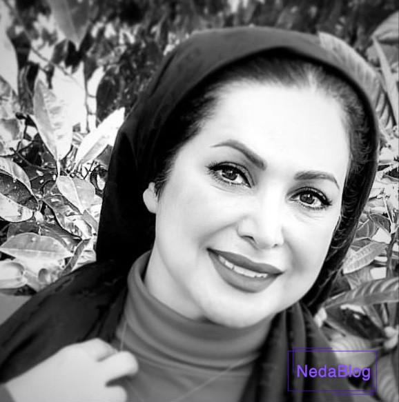 کمند امیرسلیمانی در حال خندیدن