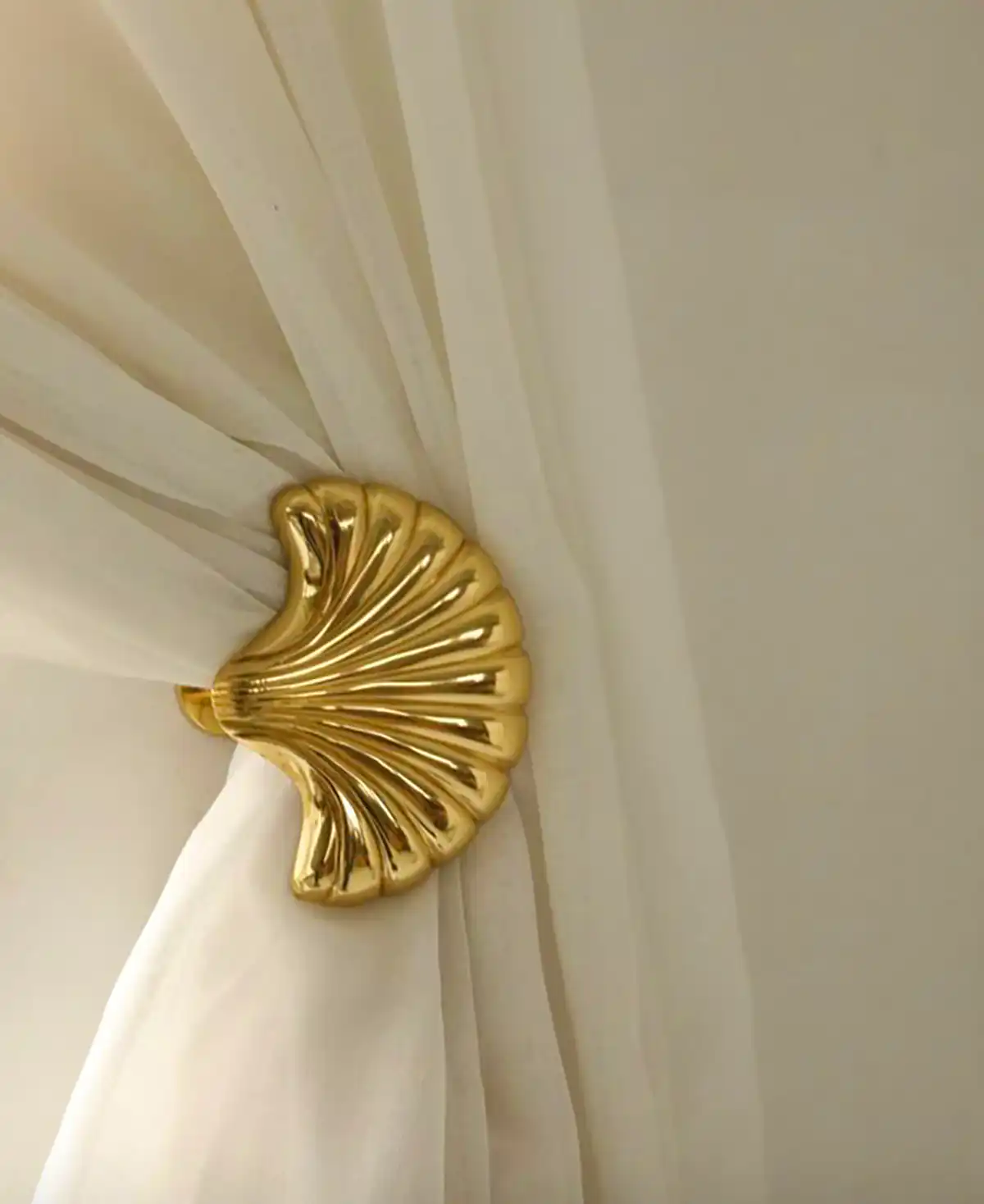 نگهدارنده پرده طلایی