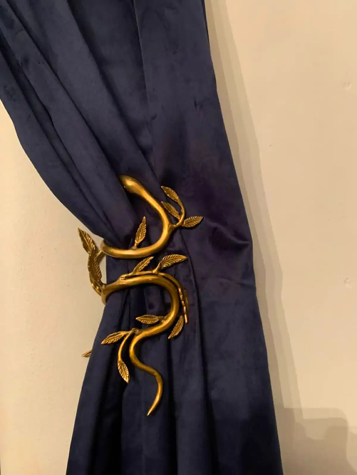 نگهدارنده پرده طلایی