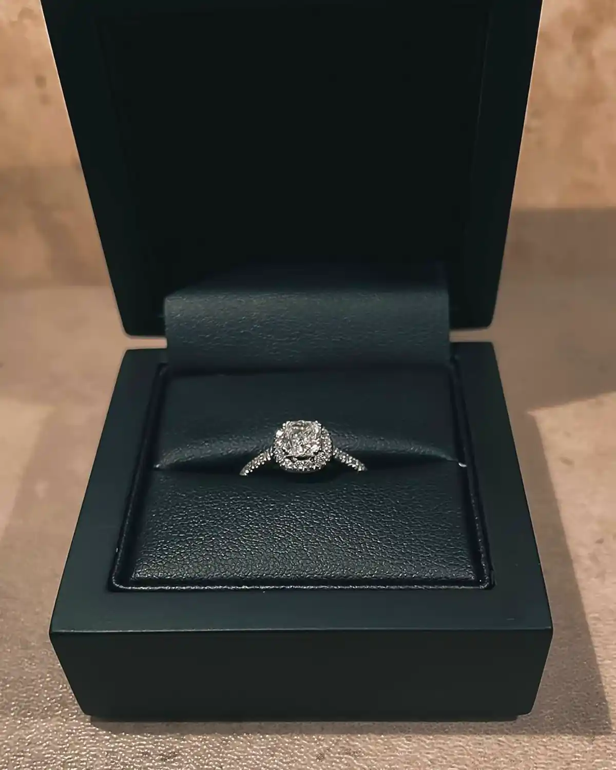 انگشتر تک نگین جواهر