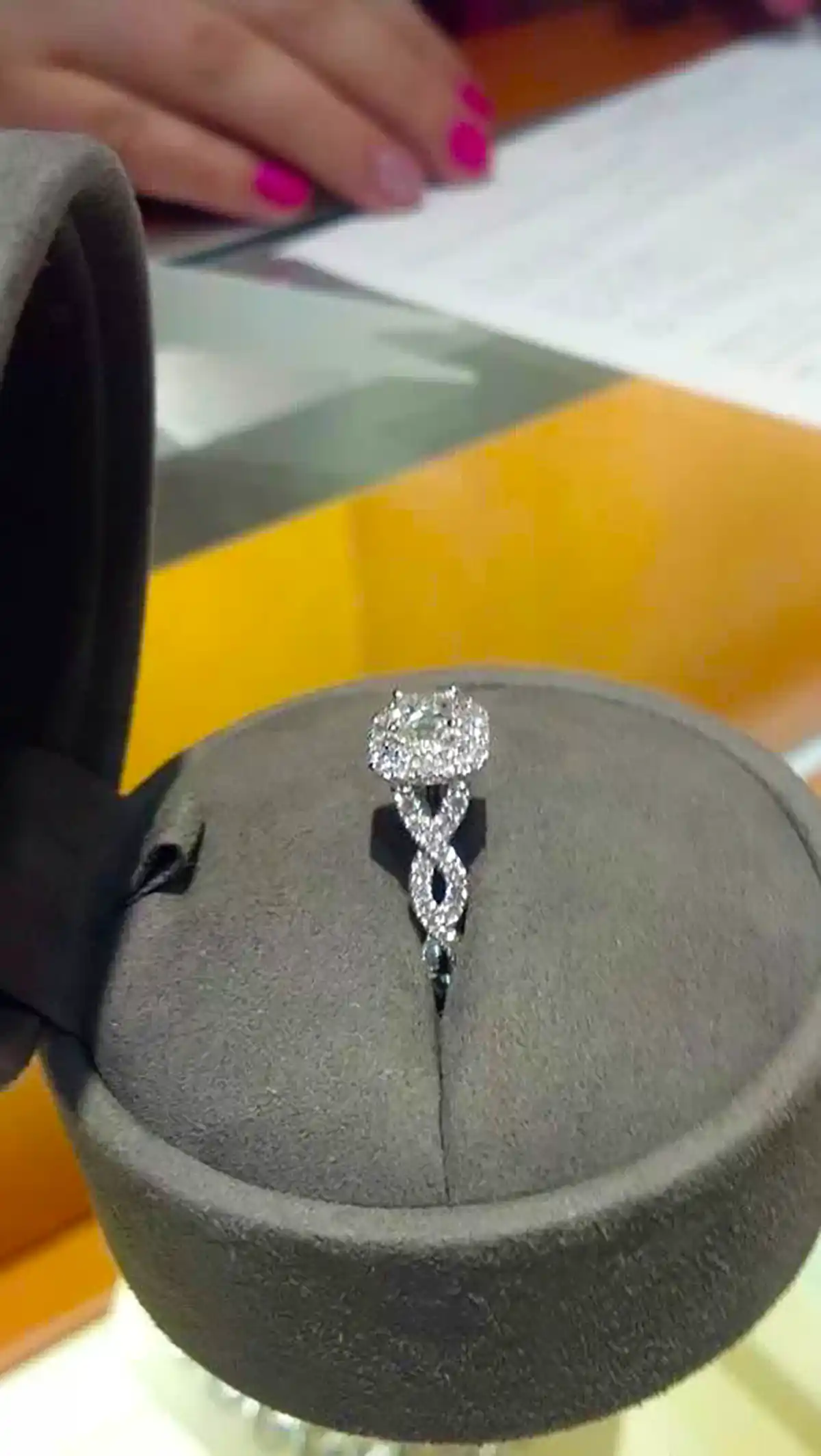 انگشتر تک نگین جواهر