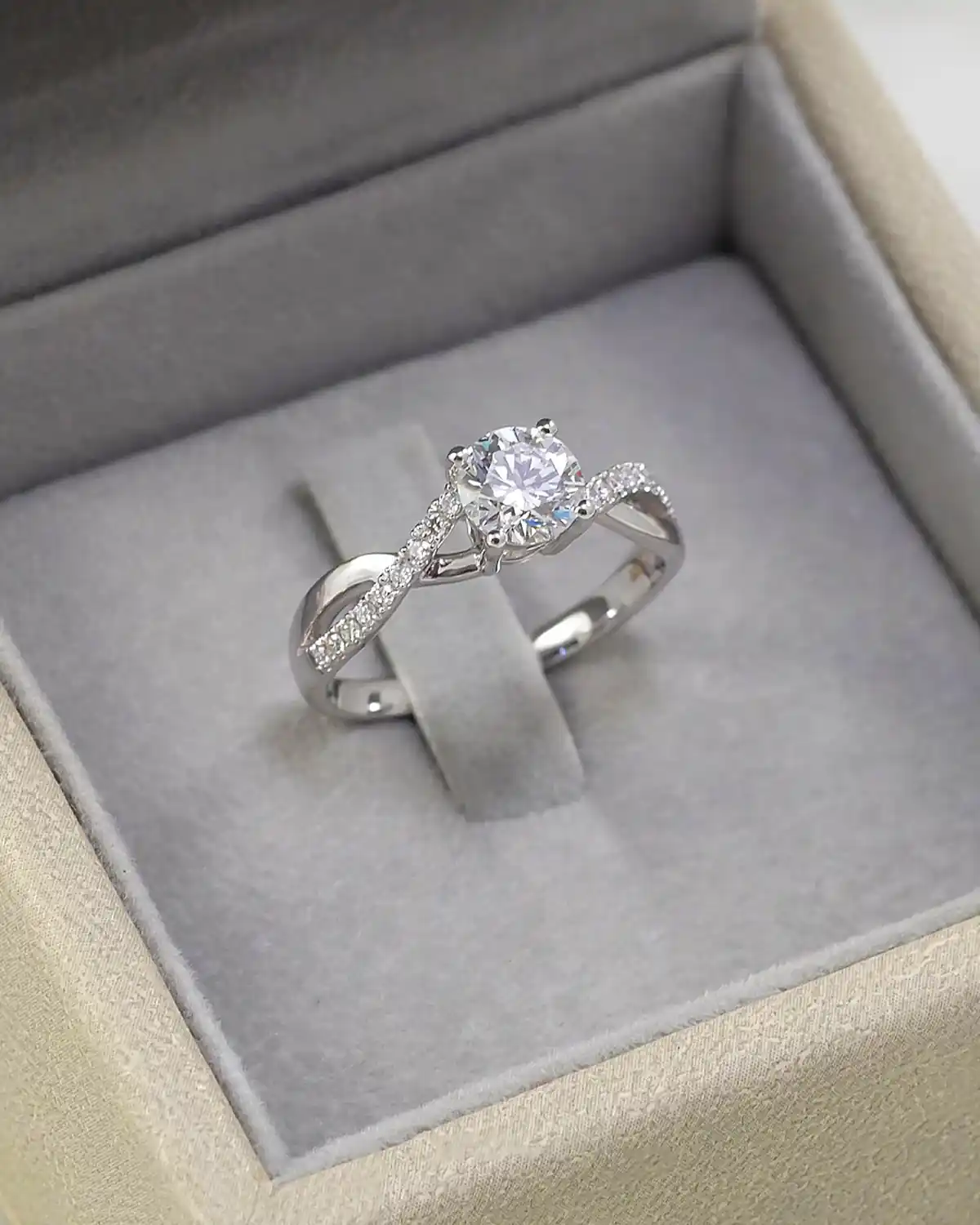 انگشتر تک نگین جواهر