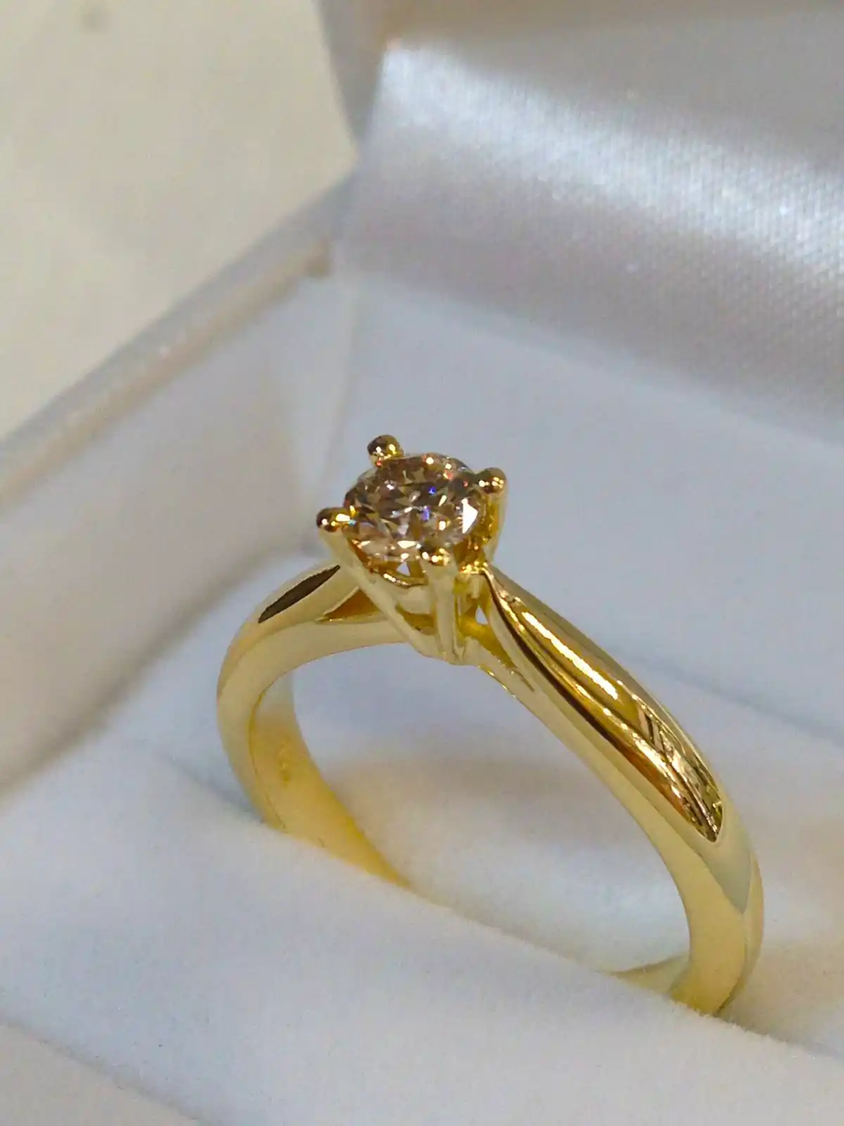 انگشتر تک نگین جواهر