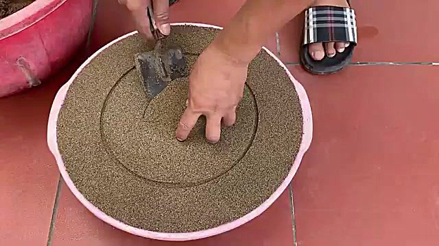 آموزش ساخت یک گلدان زیبا با توپ پلاستیکی، سیمان و طناب به روش استاد چینی