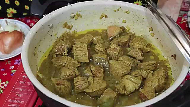 آموزش پخت خورشت کرفس سنتی در روستاهای ایران