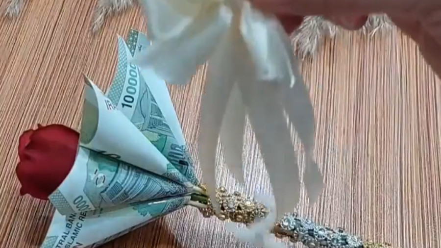 اموزش درست کردن گل از پول . گل شاباش . دسته گل شاباش .