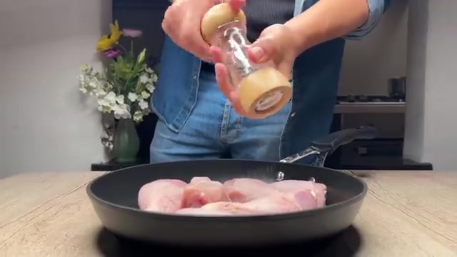 طرز پخت یک شام خوشمزه و جدید ایتالیایی با 6 ران مرغ