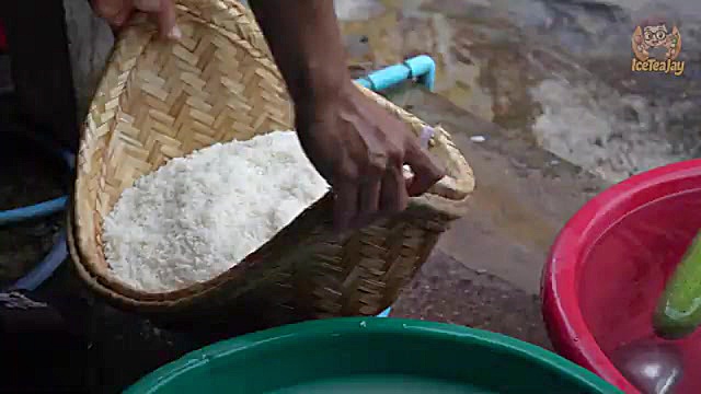 غذای خیابانی در تایلند؛ کباب 300 مرغ کامل روی آتش در بانکوک