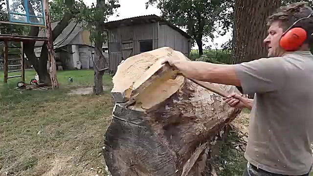 مراحل دیدنی ساخت مجسمه خرس گریزلی چوبی در اندازه واقعی با اره برقی