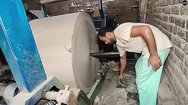 مراحل ساخت جعبه پیتزا در کارگاهی پاکستانی